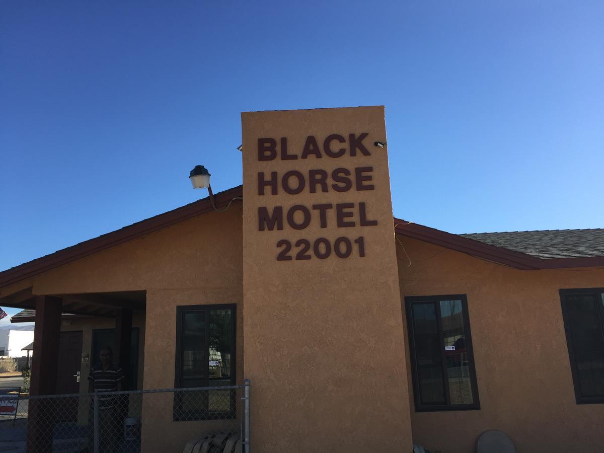 Black Horse Motel Апл-Валли Экстерьер фото